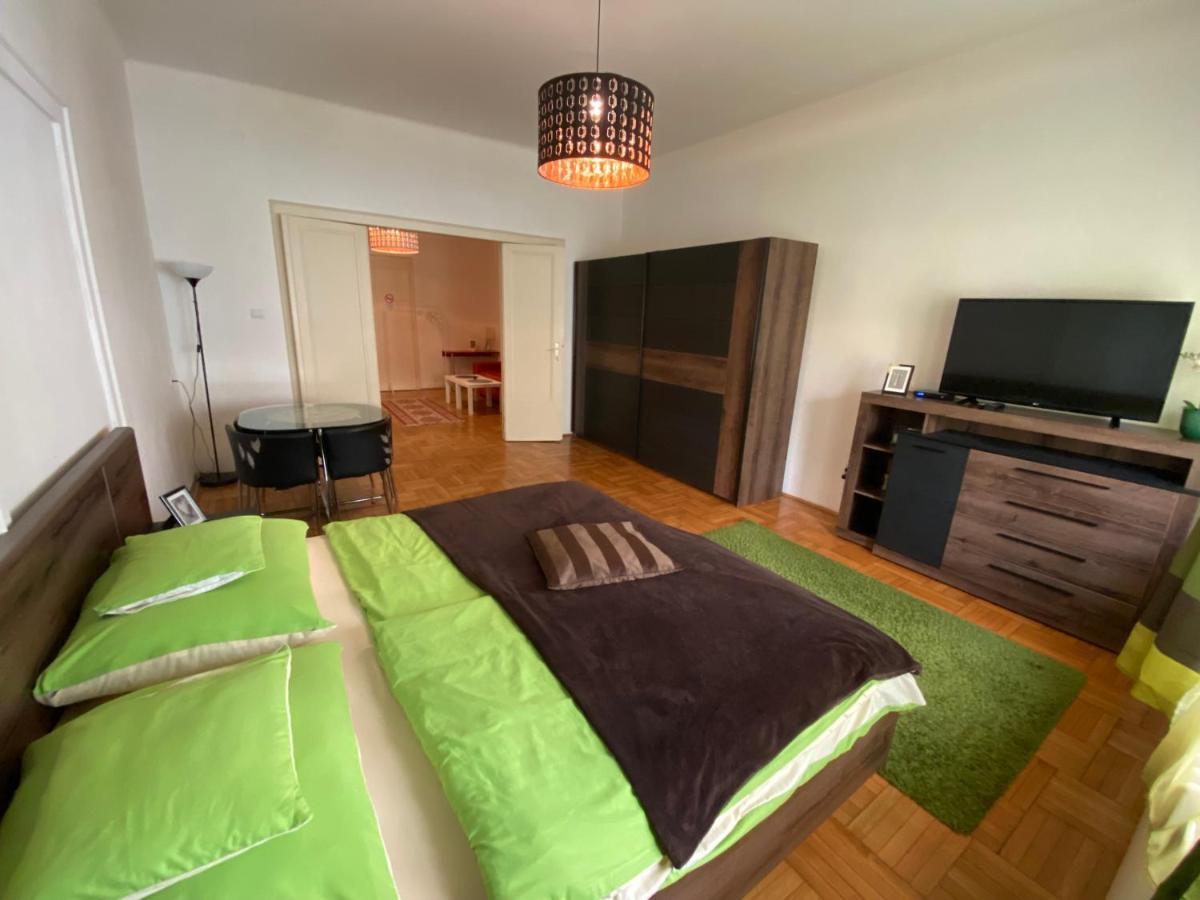 Apartment And Rooms Heart Of The City Budapest Exterior foto