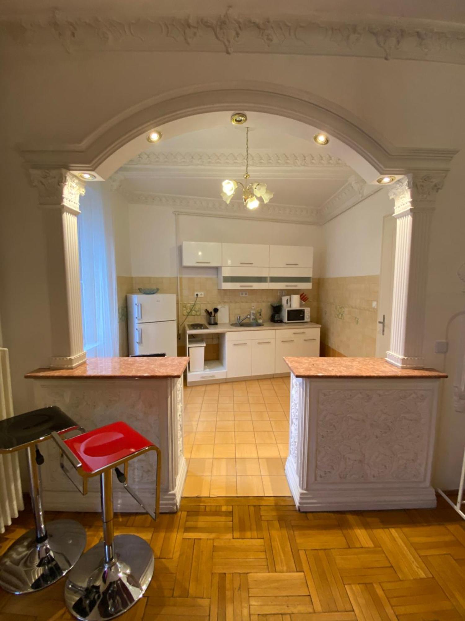 Apartment And Rooms Heart Of The City Budapest Exterior foto