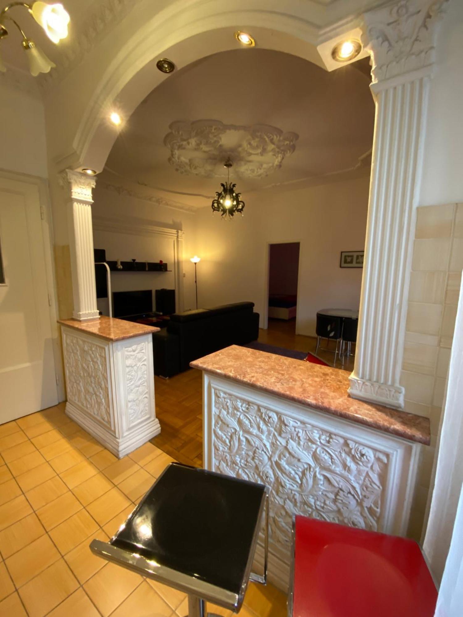 Apartment And Rooms Heart Of The City Budapest Exterior foto