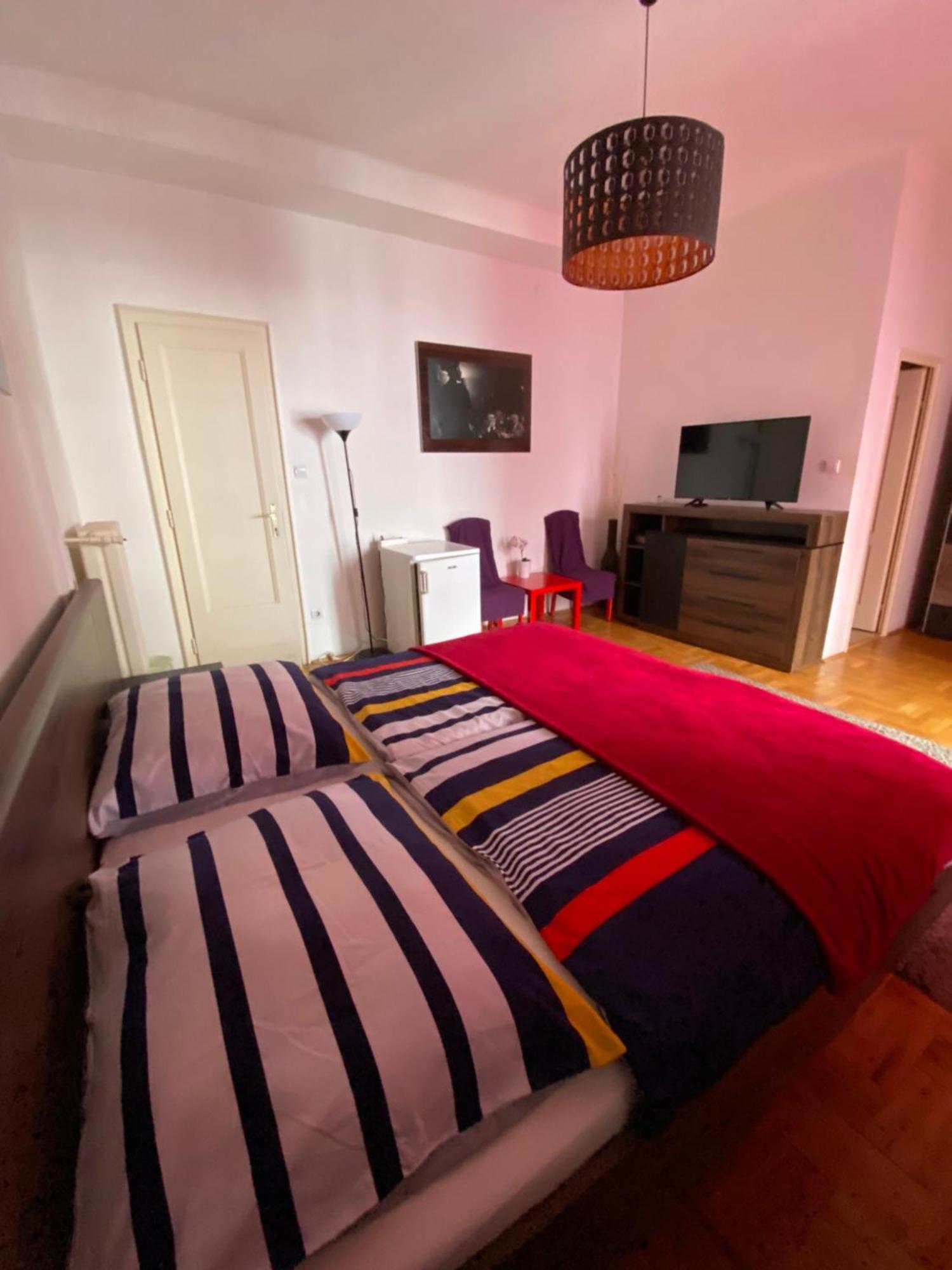 Apartment And Rooms Heart Of The City Budapest Exterior foto
