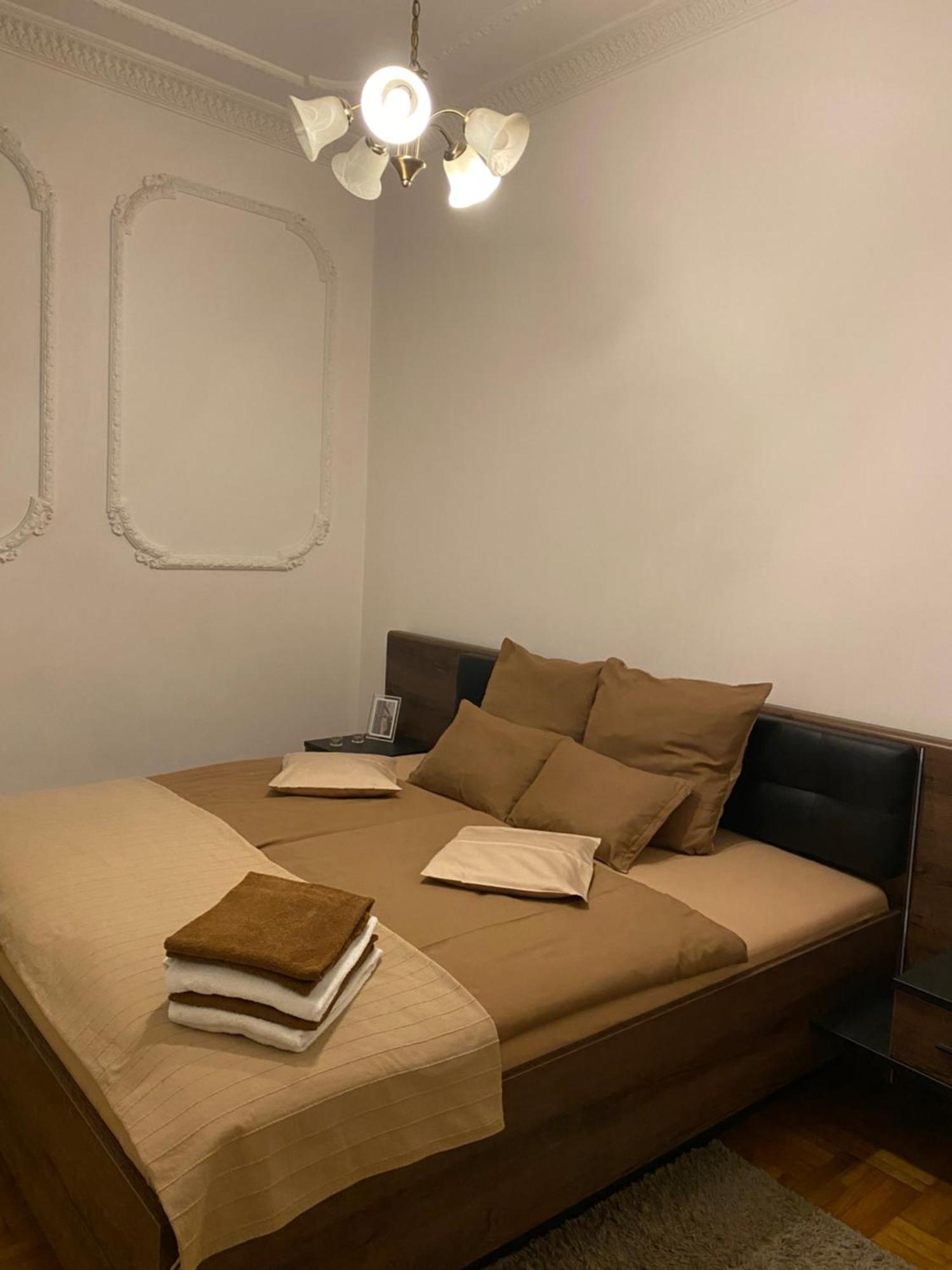 Apartment And Rooms Heart Of The City Budapest Exterior foto