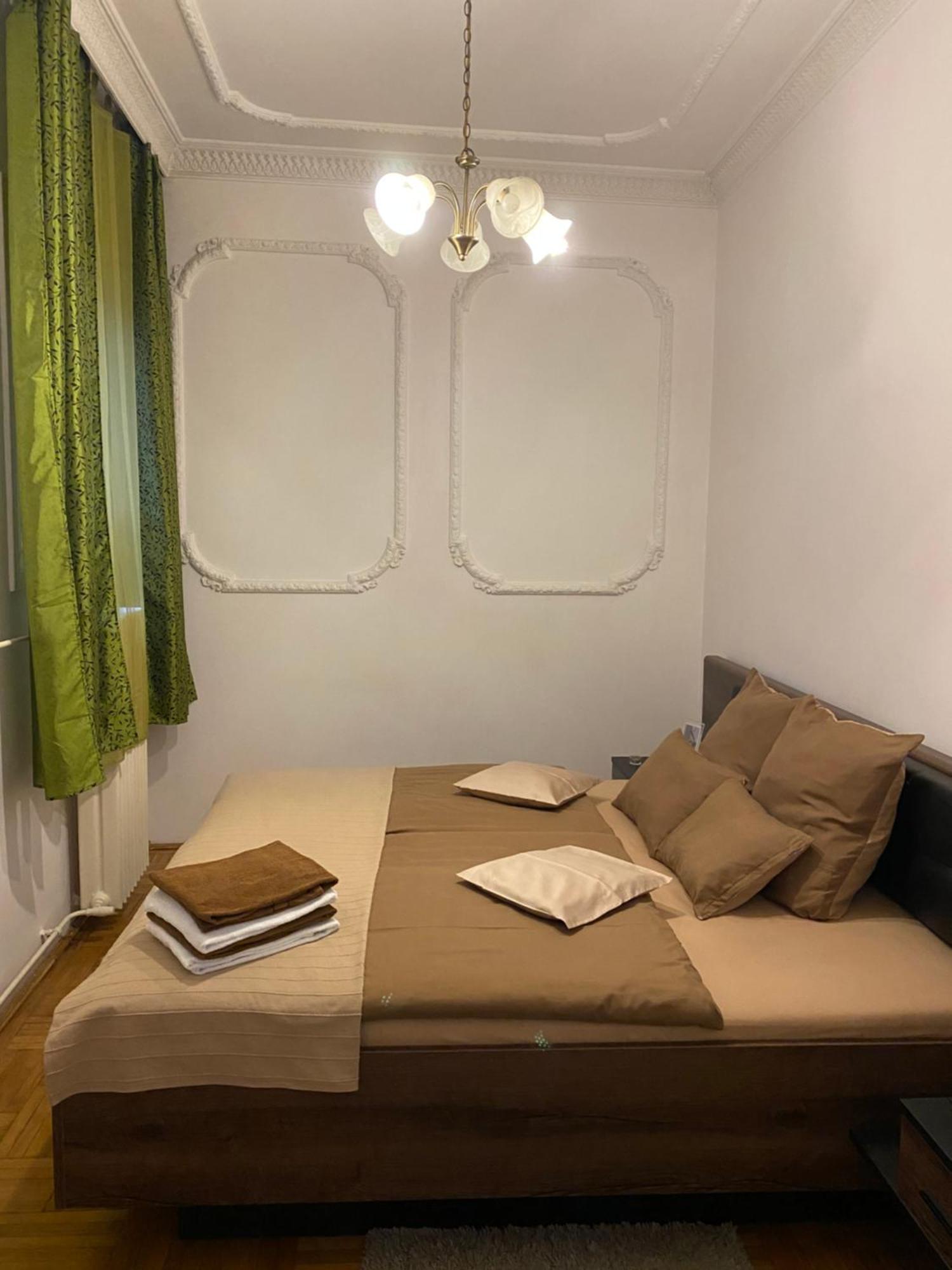 Apartment And Rooms Heart Of The City Budapest Exterior foto