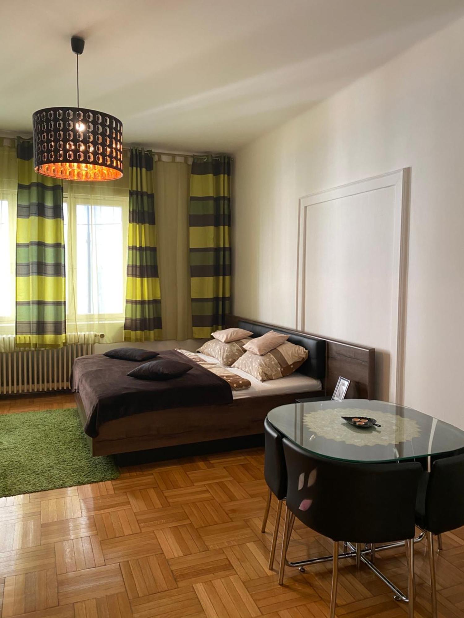 Apartment And Rooms Heart Of The City Budapest Exterior foto