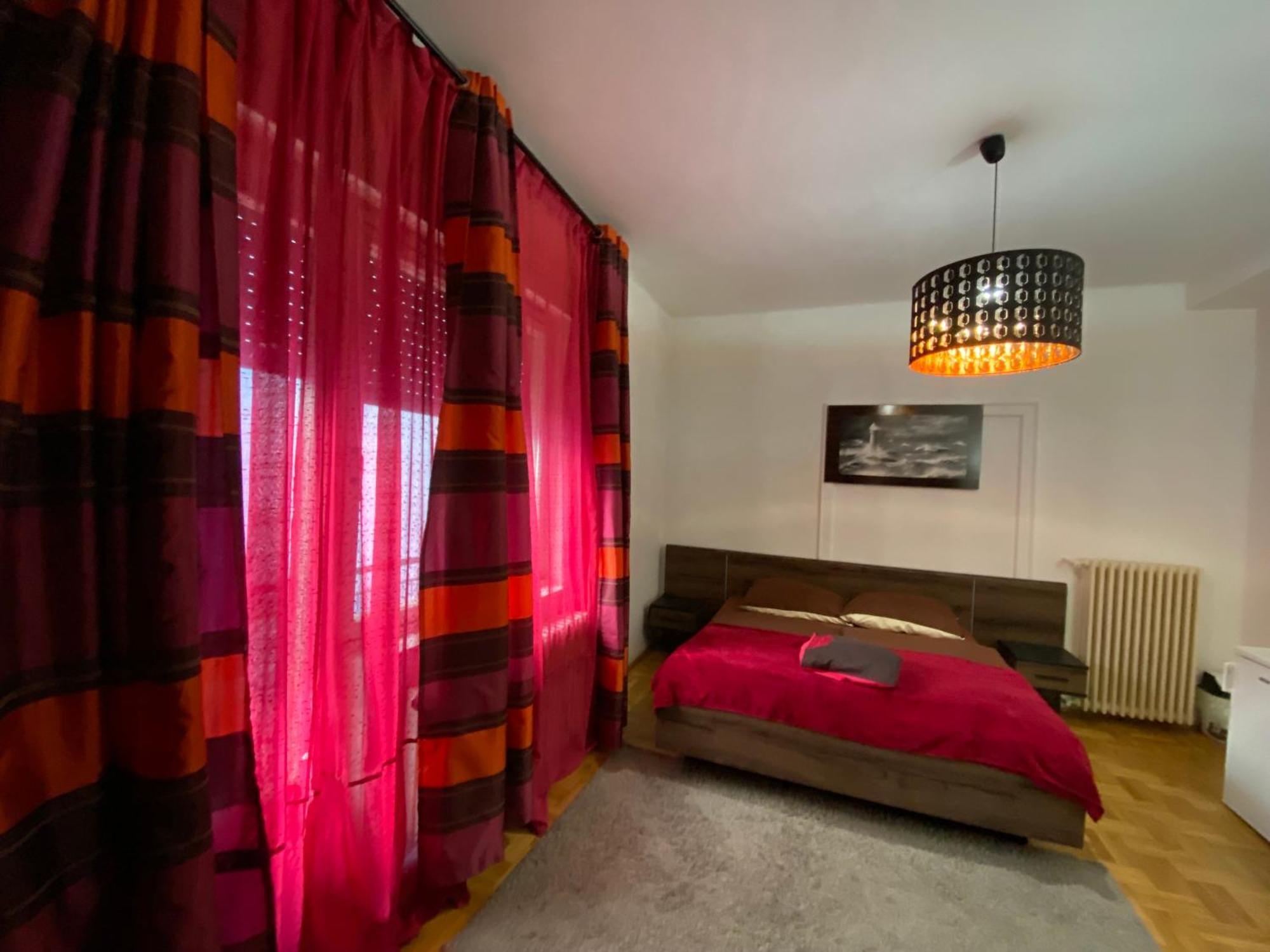 Apartment And Rooms Heart Of The City Budapest Exterior foto